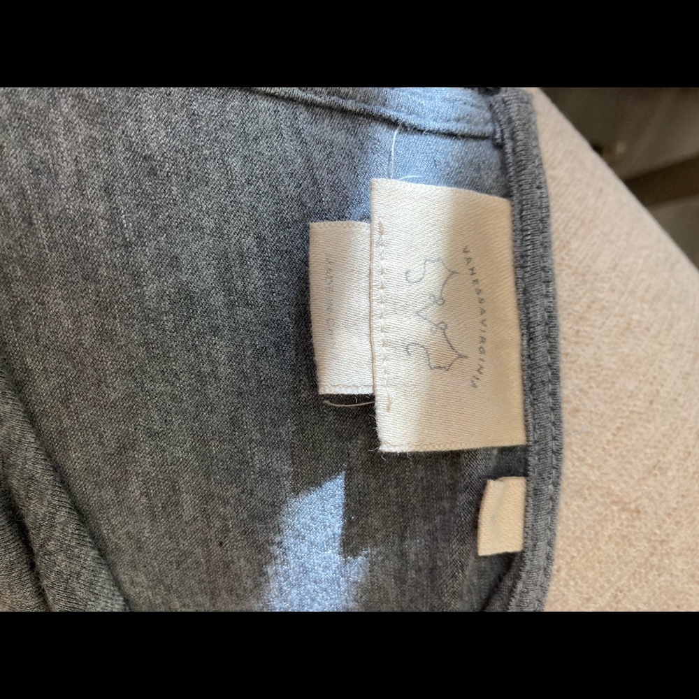 Sleeveless gray shirt with tie.